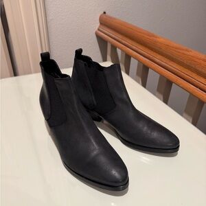 Aquatalia Black Leather women’s Chelsea Boots